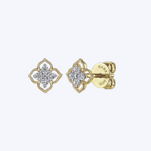 Load image into Gallery viewer, Floral Diamond Stud Earrings
